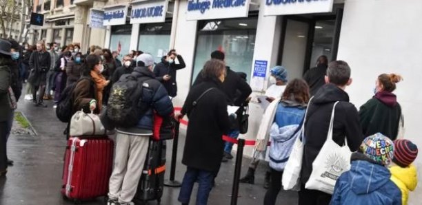 La France enregistre plus de 200.000 contaminations supplémentaires mercredi, nouveau record La France enregistre plus de 200.000 contaminations supplémentaires mercredi, nouveau record