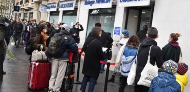 La France enregistre plus de 200.000 contaminations supplémentaires mercredi, nouveau record