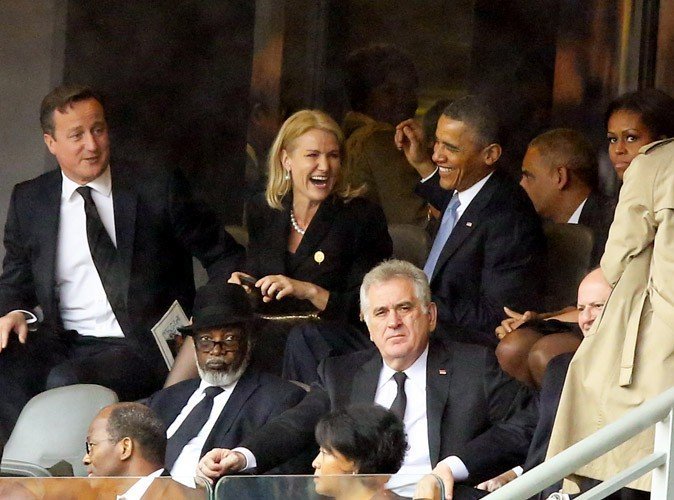 (12) Photos: Michelle Obama jalouse à cause du Premier ministre danois, et remet Barack à sa place en plein hommage à Mandela