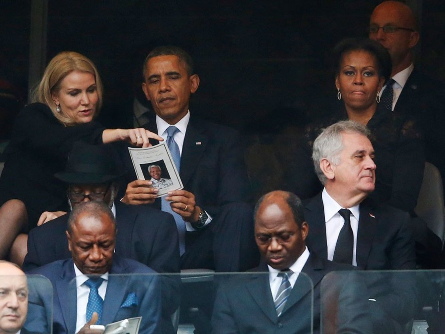 (12) Photos: Michelle Obama jalouse à cause du Premier ministre danois, et remet Barack à sa place en plein hommage à Mandela
