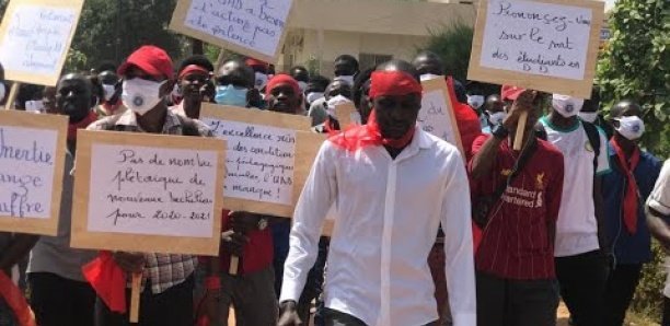 UADB : Les étudiants suspendent leur mot d’ordre de grève UADB : Les étudiants suspendent leur mot d’ordre de grève