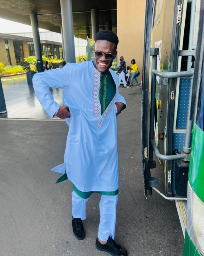 En route pour la gare de Diamniadio, Les lions du Sénégal vont prendre le TER pour rallier le palais de République. En route pour la gare de Diamniadio, Les lions du Sénégal vont prendre le TER pour rallier le palais de République.