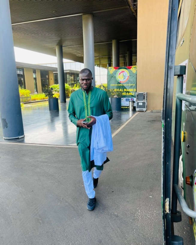 En route pour la gare de Diamniadio, Les lions du Sénégal vont prendre le TER pour rallier le palais de République.