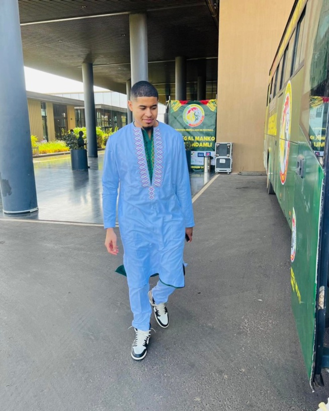 En route pour la gare de Diamniadio, Les lions du Sénégal vont prendre le TER pour rallier le palais de République.