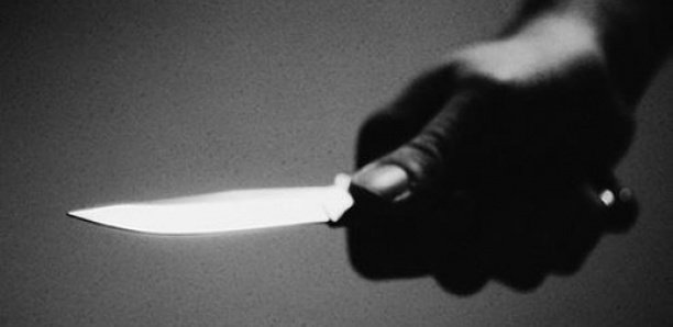 Un homme reçoit un coup de couteau à la tête pour... Un homme reçoit un coup de couteau à la tête pour...