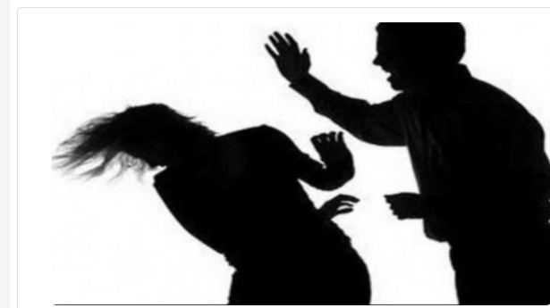 Fin de Réveillon tumultueuse : par jalousie, Ousseynou Niang casse une bouteille sur le visage de sa copine Fin de Réveillon tumultueuse : par jalousie, Ousseynou Niang casse une bouteille sur le visage de sa copine