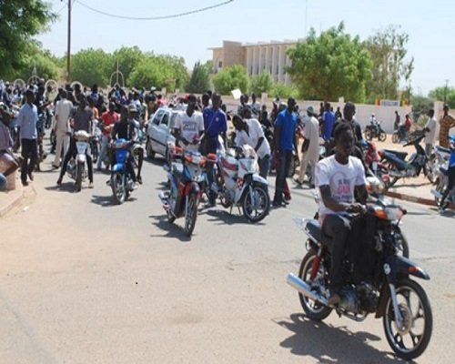 Zac Mbao: Les "Jarkartamen" manifestent leur colère Zac Mbao: Les "Jarkartamen" manifestent leur colère