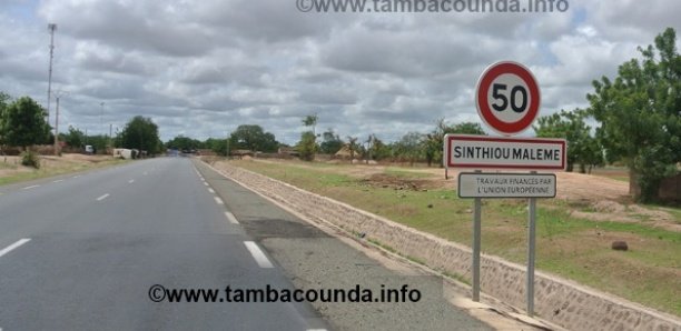 Tamba : Pour exiger des ralentisseurs, les populations de Sinthiou Malème imposent un blocus sur la RN1 Tamba : Pour exiger des ralentisseurs, les populations de Sinthiou Malème imposent un blocus sur la RN1