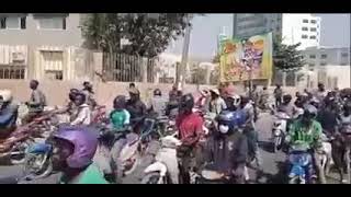 Video / Colobane: La police disperse à coups de gaz lacrymogènes, la manifestation des « Jakartamen »
