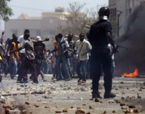 SEDHIOU - La police ouvre le feu et fait deux bléssés SEDHIOU - La police ouvre le feu et fait deux bléssés