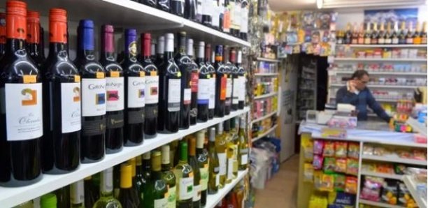 Le Québec envisage d’interdire la vente d’alcool et de cannabis aux non-vaccinés