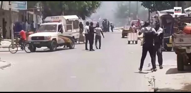 Bataille rangée à la Médina : Les proches de Cheikh Ba et de Bamba Fall dispersés par les lacrymogènes de la police Bataille rangée à la Médina : Les proches de Cheikh Ba et de Bamba Fall dispersés par les lacrymogènes de la police