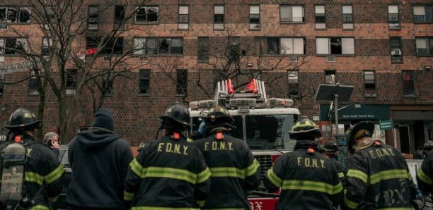 États-Unis: 19 morts et plus de 60 blesses dans un incendie à New York États-Unis: 19 morts et plus de 60 blesses dans un incendie à New York