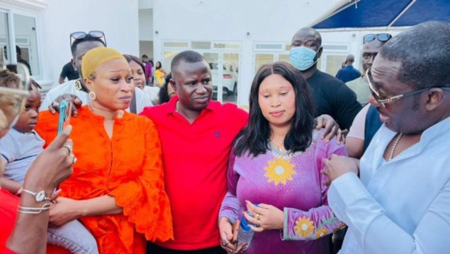 Vidéo-L ’incroyable Leumbeul de Aida Samba devant son mari à Gambie accompagnée de Mbaye Dieye Faye Vidéo-L ’incroyable Leumbeul de Aida Samba devant son mari à Gambie accompagnée de Mbaye Dieye Faye