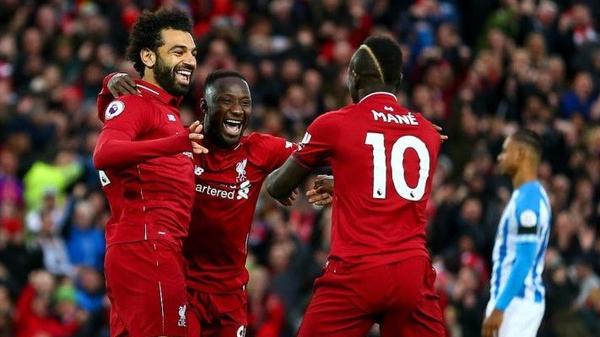“Je ne peux pas jouer contre 2 équipes en finale” : Sadio Mané taquine Salah et Keita