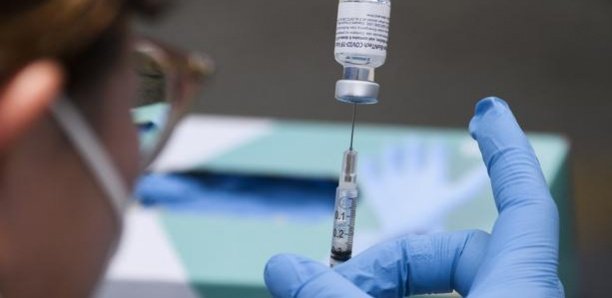 Covid-19 : Pfizer annonce un vaccin adapté à Omicron pour mars Covid-19 : Pfizer annonce un vaccin adapté à Omicron pour mars