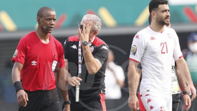 Incroyable : Scènes surréalistes lors de Mali vs Tunisie après une grosse erreur de l’arbitre