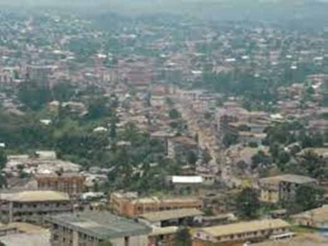 Cameroun: un sénateur de l’opposition abattu en pleine rue à Bamenda Cameroun: un sénateur de l’opposition abattu en pleine rue à Bamenda
