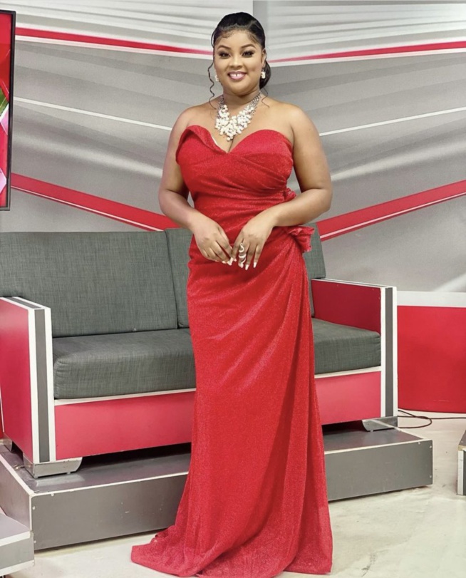 06 Photos) : Jeanne Mendy l’une des plus belles animatrices de la Sen Tv s’affiche en rouge…
