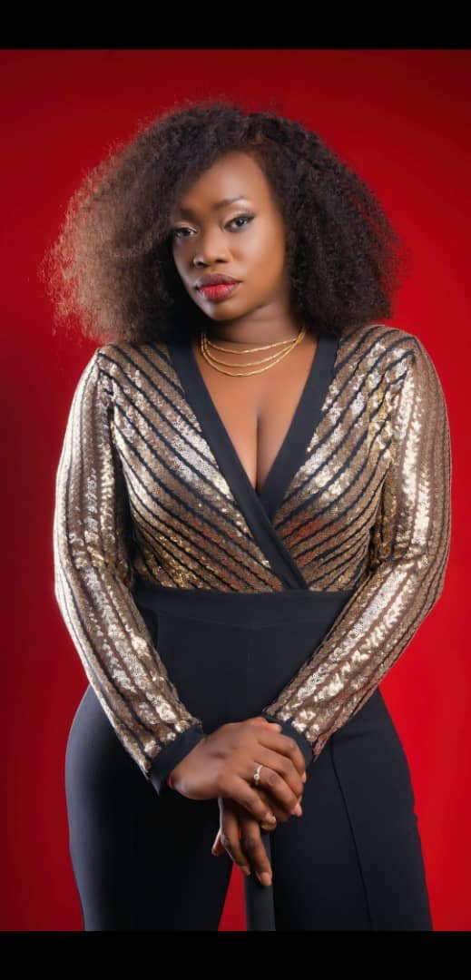 Mamy Mbaye la fille du guitariste de Youssou Ndour, Jimmy refait surface dans sa combinaison hyper s£xy. Mamy Mbaye la fille du guitariste de Youssou Ndour, Jimmy refait surface dans sa combinaison hyper s£xy.