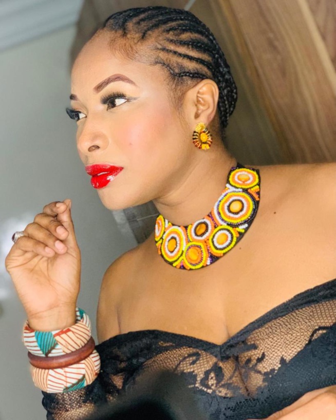 L'artiste Chadia exhibe son nouveau look en images.