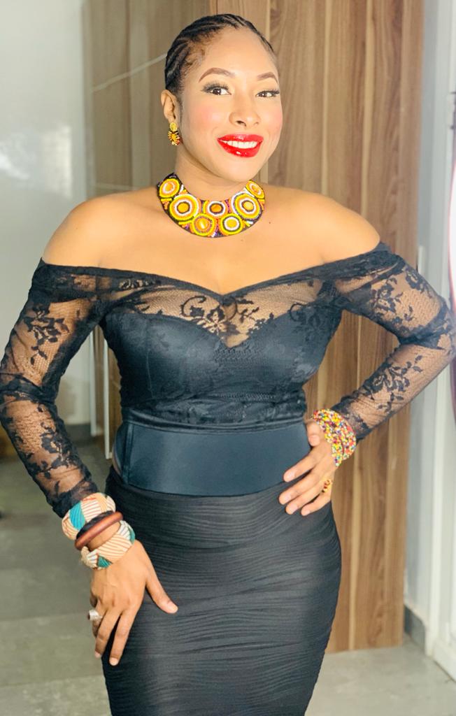L'artiste Chadia exhibe son nouveau look en images. L'artiste Chadia exhibe son nouveau look en images.