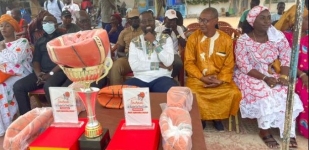 Pape Mahawa Diouf soutient les jeunes basketteurs de la commune de Yoff Pape Mahawa Diouf soutient les jeunes basketteurs de la commune de Yoff