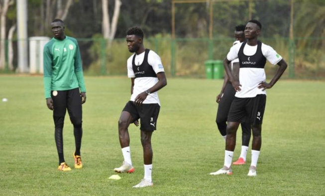 ECHOS DES LIONS : Pape Guèye toujours avec le groupe malgré la suspension de la FIFA ECHOS DES LIONS : Pape Guèye toujours avec le groupe malgré la suspension de la FIFA