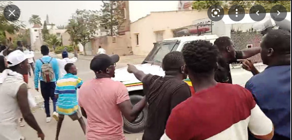 Altercations entre militants de « Bby » et de « Bunt Bi » à Guédiawaye: Des blessés enregistrés Altercations entre militants de « Bby » et de « Bunt Bi » à Guédiawaye: Des blessés enregistrés
