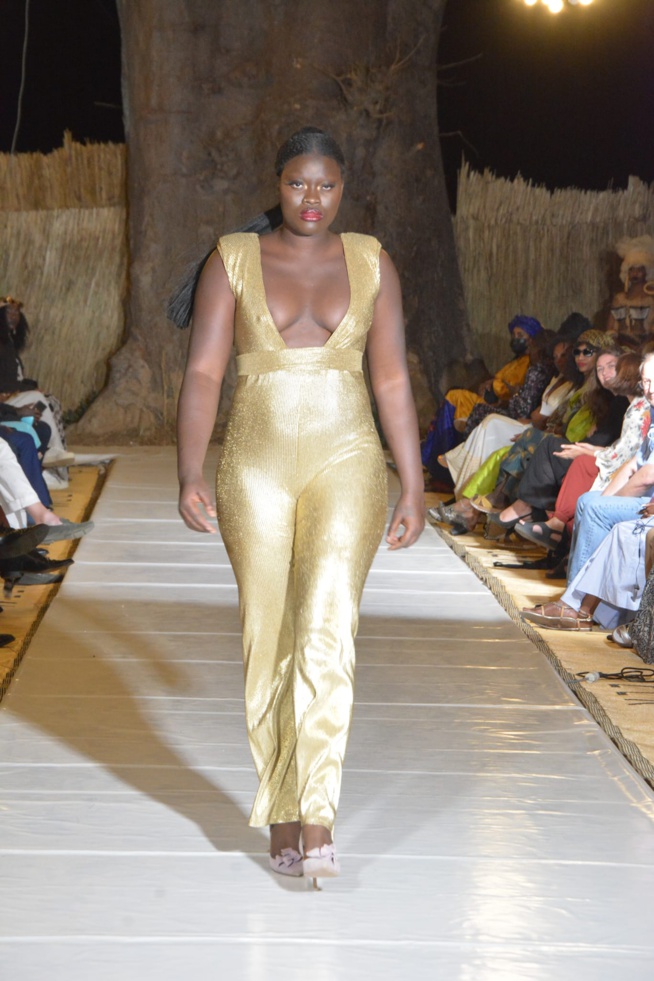 POTIN: C'est quoi  cette tenue?