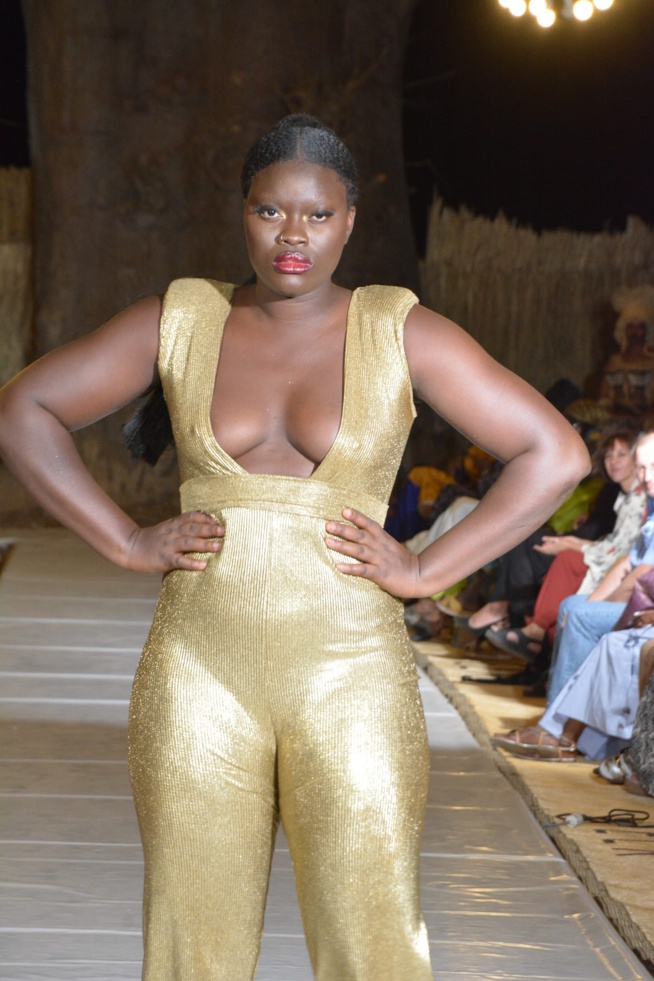 POTIN: C'est quoi  cette tenue?