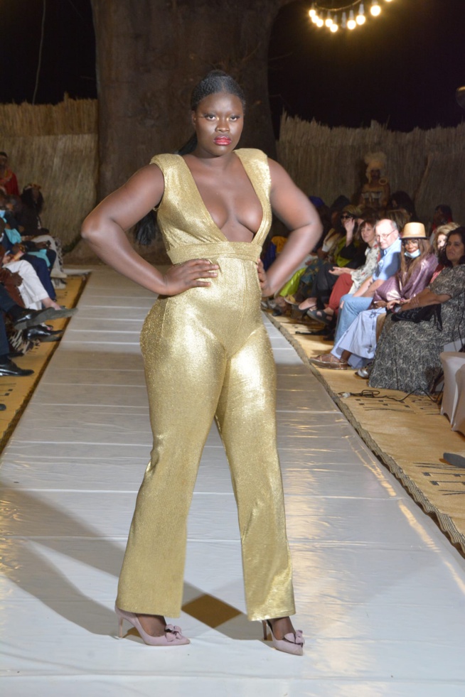 POTIN: C'est quoi  cette tenue?