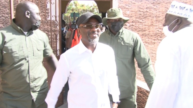 Vote du candidat de la Medina Cheikh Ahmed Tidiane Ba dans son bureau de vote.