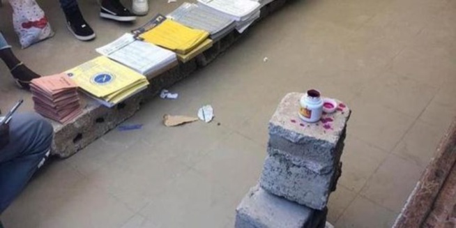 Élections Locales : Quand des briques servent de tables pour les listes Élections Locales : Quand des briques servent de tables pour les listes