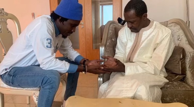 URGENT: Waly Seck rend visite à Cheikh Amar qui se réjouit de l'acte du faramaren et prie pour lui URGENT: Waly Seck rend visite à Cheikh Amar qui se réjouit de l'acte du faramaren et prie pour lui