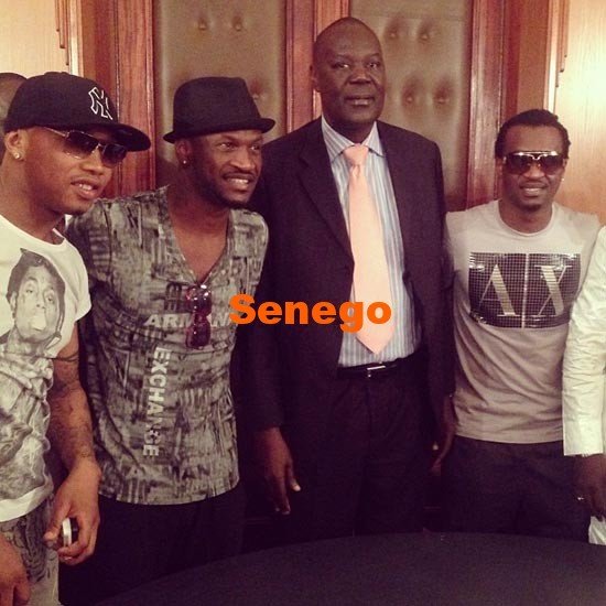 Photos: P-Square en compagnie du footballeur El Hadji Diouf et des belles au Sénégal. Regardez