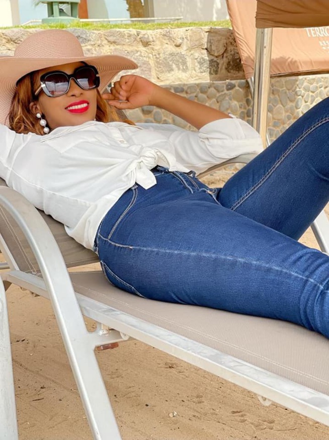 Admirez les différentes "SANGNE SE" de AdjiOuza dans ses sublimes tenues très classe. Admirez les différentes "SANGNE SE" de AdjiOuza dans ses sublimes tenues très classe.