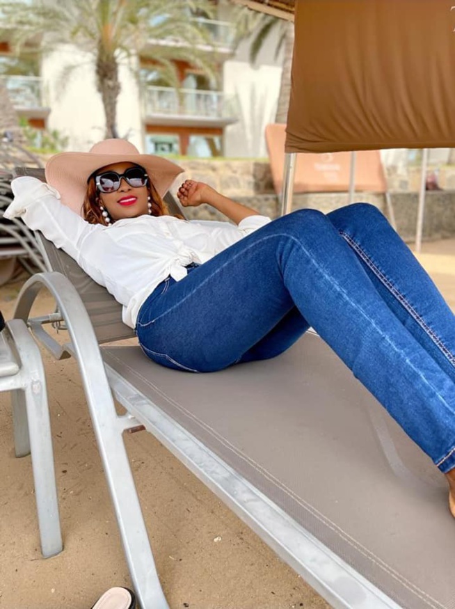 Admirez les différentes "SANGNE SE" de AdjiOuza dans ses sublimes tenues très classe. Admirez les différentes "SANGNE SE" de AdjiOuza dans ses sublimes tenues très classe.