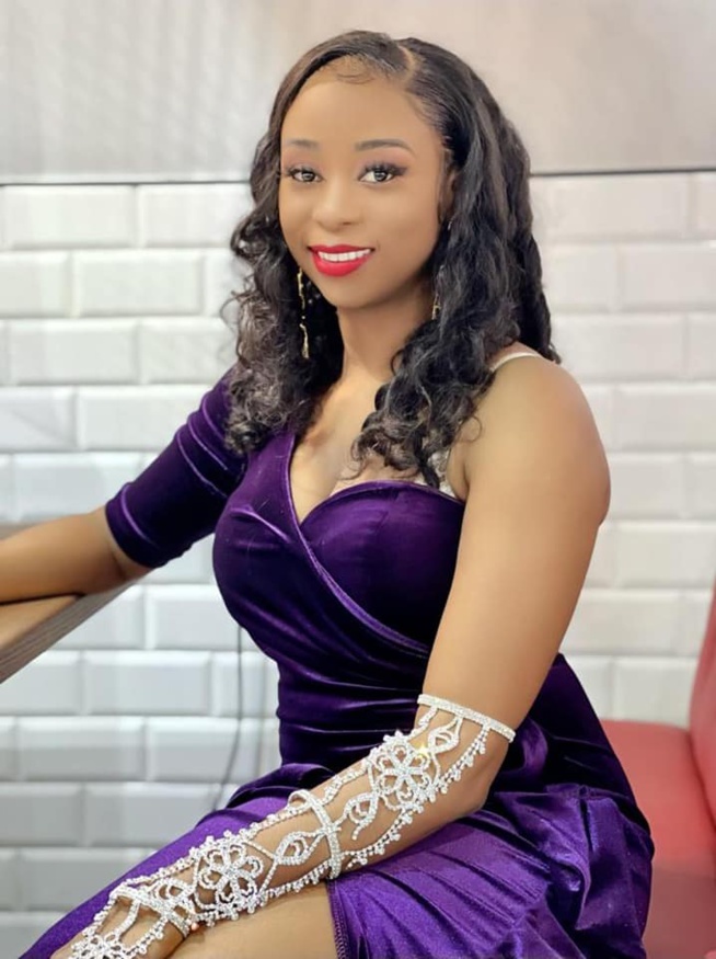 Admirez les différentes "SANGNE SE" de AdjiOuza dans ses sublimes tenues très classe. Admirez les différentes "SANGNE SE" de AdjiOuza dans ses sublimes tenues très classe.