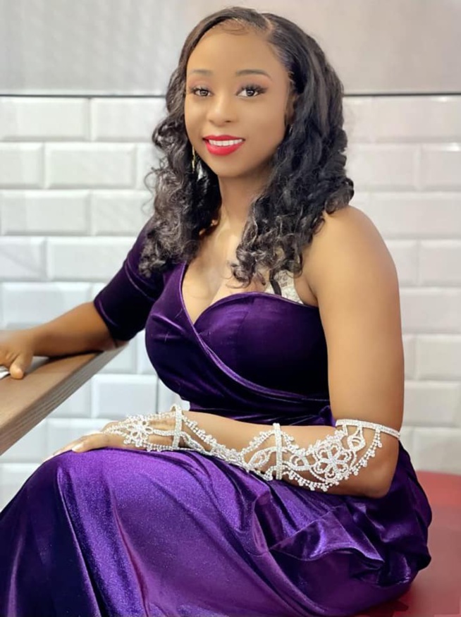 Admirez les différentes "SANGNE SE" de AdjiOuza dans ses sublimes tenues très classe. Admirez les différentes "SANGNE SE" de AdjiOuza dans ses sublimes tenues très classe.