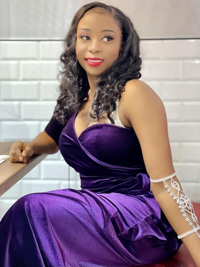 Admirez les différentes "SANGNE SE" de AdjiOuza dans ses sublimes tenues très classe. Admirez les différentes "SANGNE SE" de AdjiOuza dans ses sublimes tenues très classe.