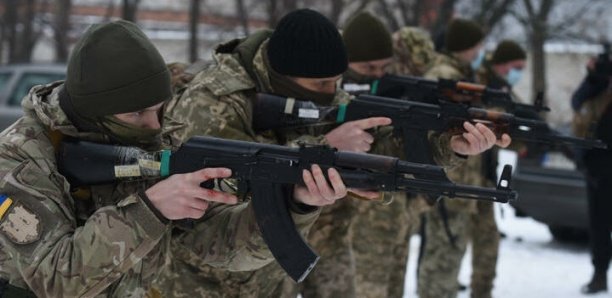 Ukraine : à Kharkiv, une armée de civils se prépare à l'invasion russe Ukraine : à Kharkiv, une armée de civils se prépare à l'invasion russe