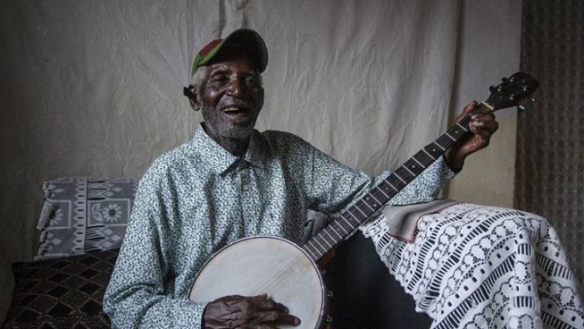 Malawi : A 92 ans, « le jeune Chalamanda» enflamme TikTok