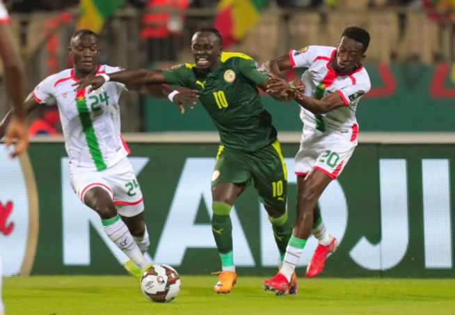 Victoire senegal le beau geste de Sadio Mane et la folle ambiance des supporters après le match Victoire senegal le beau geste de Sadio Mane et la folle ambiance des supporters après le match