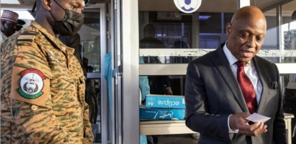 Sommet à Accra des dirigeants d'une Afrique de l'Ouest déstabilisée par les putschs Sommet à Accra des dirigeants d'une Afrique de l'Ouest déstabilisée par les putschs