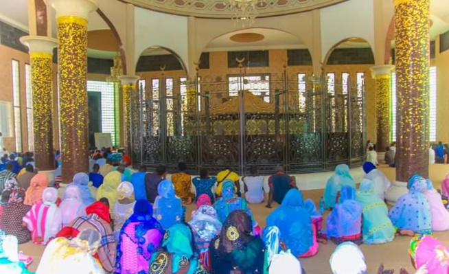 POROKHANE : Le dahira mouride de la Présidence de la République reçu à Porokhane par le Khalife. POROKHANE : Le dahira mouride de la Présidence de la République reçu à Porokhane par le Khalife.