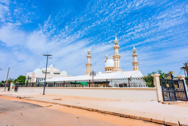POROKHANE : Le dahira mouride de la Présidence de la République reçu à Porokhane par le Khalife. POROKHANE : Le dahira mouride de la Présidence de la République reçu à Porokhane par le Khalife.