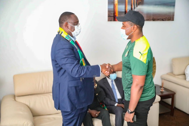 URGENT: La victoire du Sénégal en finale réunit Macky Sall et l'opposition sauf Sonko qui n'a pas répondu. URGENT: La victoire du Sénégal en finale réunit Macky Sall et l'opposition sauf Sonko qui n'a pas répondu.