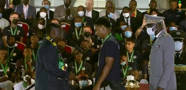 Champions d’Afrique: Les Lions élevés au rang d’officiers de l’ordre national du Lion Champions d’Afrique: Les Lions élevés au rang d’officiers de l’ordre national du Lion