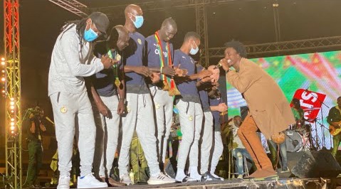 Sargal lion yi avec Wally Seck , les pas de danse de Alioune cissé et Saliou Cisse